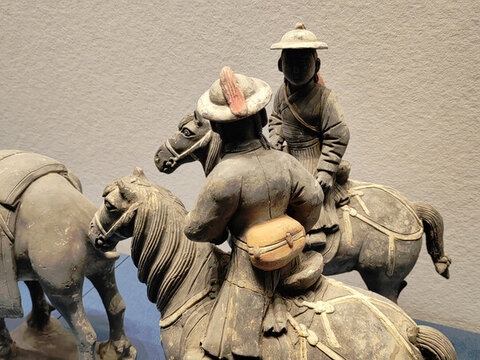 元代陶彩繪騎兵俑