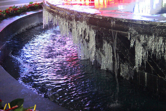 水池冰柱