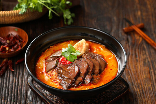 麻辣牛肉粉絲湯