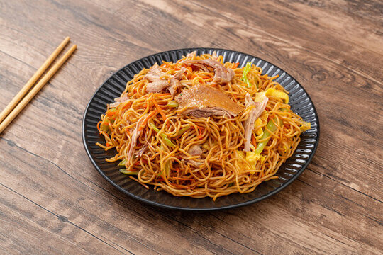 鴨腿肉蛋炒面