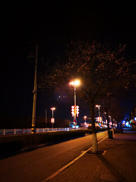 夜幕下的路燈
