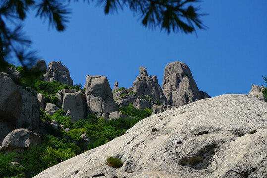 青島嶗山巨峰春季風(fēng)光