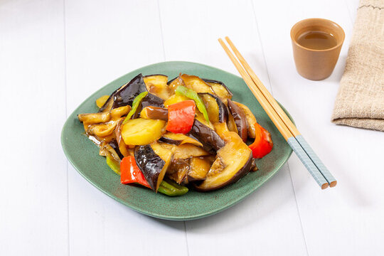 東北傳統(tǒng)名菜地三鮮