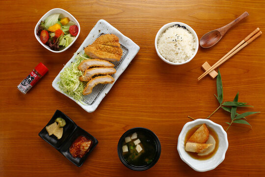豬排飯?zhí)撞? style=