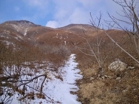 鋪雪的山路