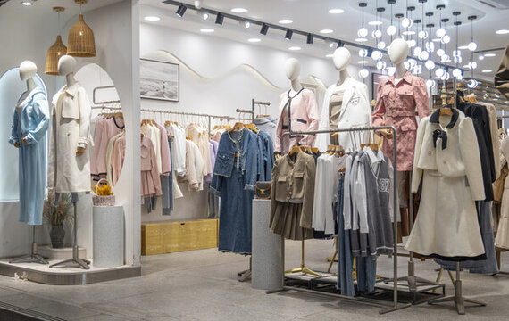 時(shí)尚女裝專賣店陳列設(shè)計(jì)