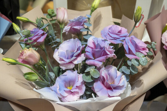 手捧花鮮花花束