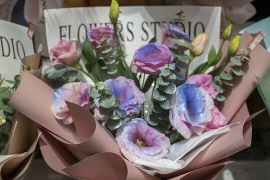 手捧花鮮花花束