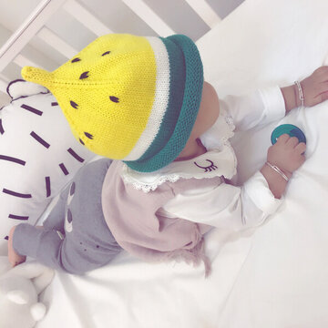 爬行的嬰兒