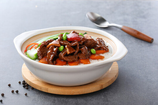黑椒牛肉砂鍋飯