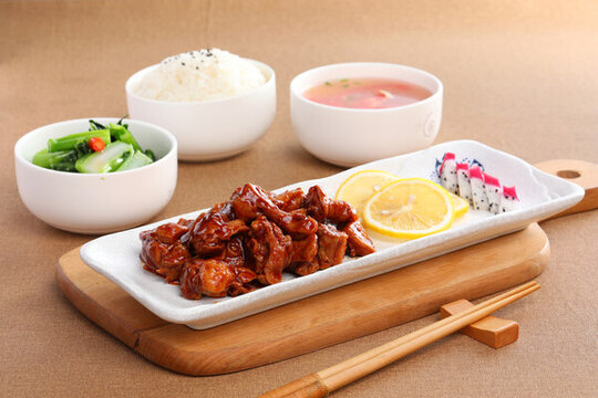 紅燒雞肉飯
