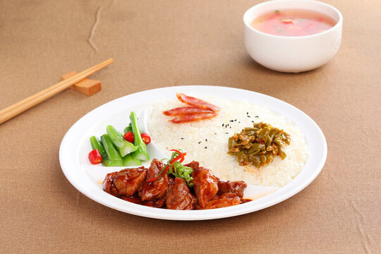 紅燒雞肉飯