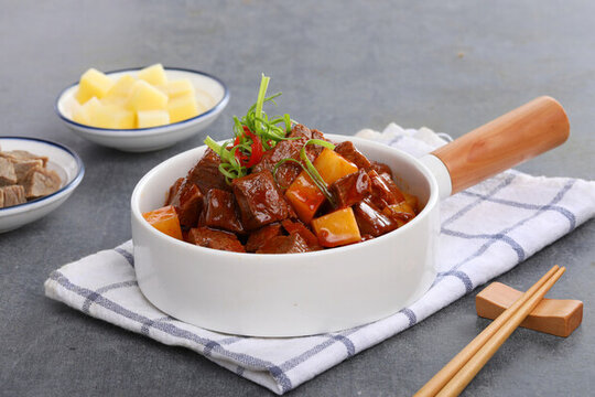 土豆牛肉粒