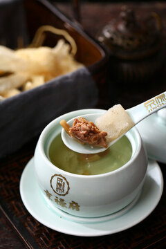 竹蓀黨參鴿子湯