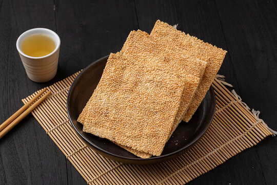 河南特產(chǎn)瓦片芝麻脆餅