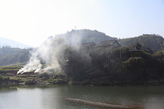 田野炊煙