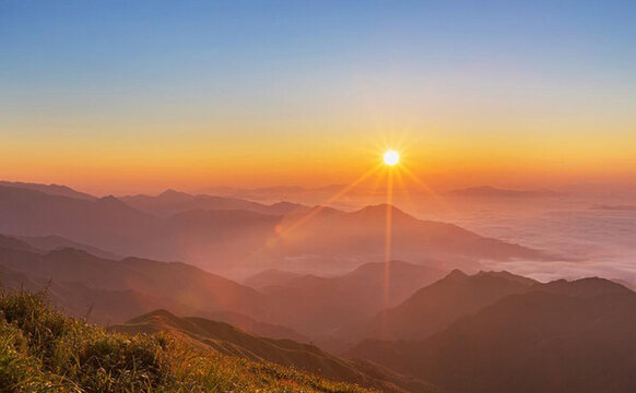 早晨秦嶺山脈自然景觀