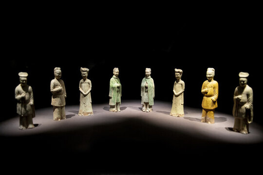 隋代單色釉陶侍俑