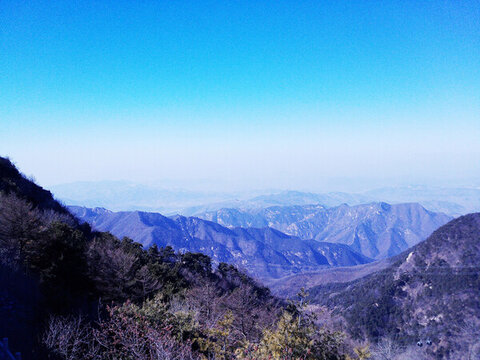 泰山風(fēng)光俯瞰群山峻嶺