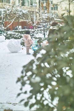 兒童玩雪