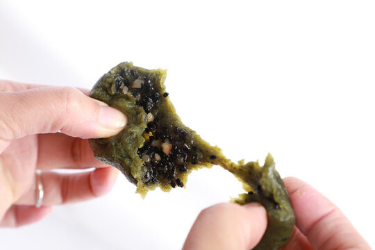 手撕艾葉糍粑