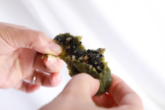 手撕艾葉糍粑