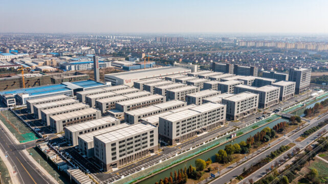 無人機高空拍攝工業(yè)廠區(qū)