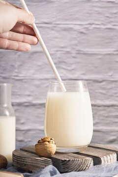 一杯牛奶创意早餐图片