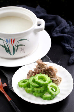 苦瓜排骨湯