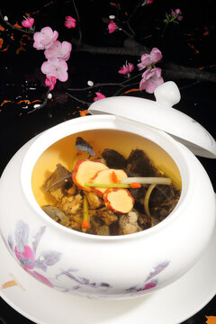 何首烏燉烏雞
