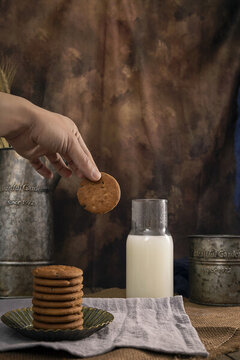 饼干牛奶创意早餐图片