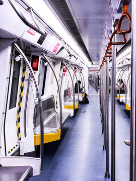 地鐵車廂內(nèi)景