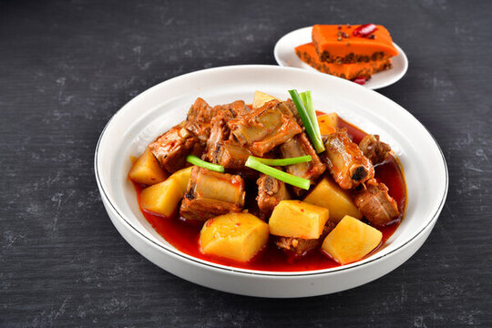 香辣土豆燒排骨