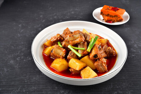 香辣土豆燒排骨