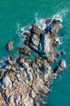航拍三亞西島海邊山崖壁巖石
