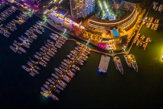 航拍海南三亞鴻洲游艇碼頭夜景