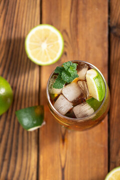 檸檬冰塊可樂夏季冷飲海報(bào)