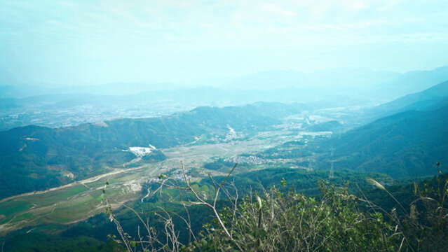 陽(yáng)安圣山峰頂風(fēng)光東面珠螺