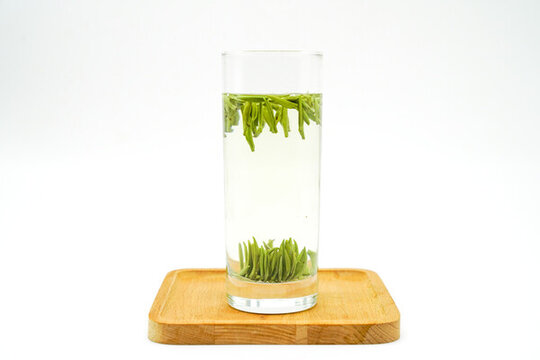 綠茶沖泡特寫雀舌竹葉青龍井