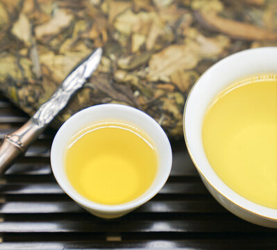 白茶茶湯
