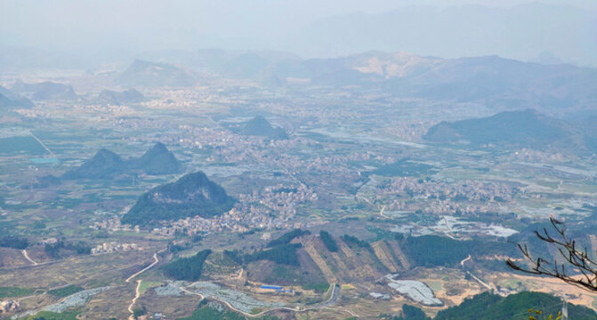 圣山峰頂鳥瞰陽安壯美風(fēng)光