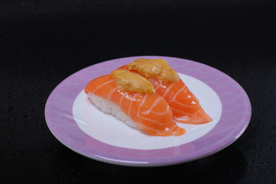 海胆三文鱼寿司