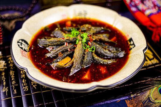 泥鰍鉆豆腐