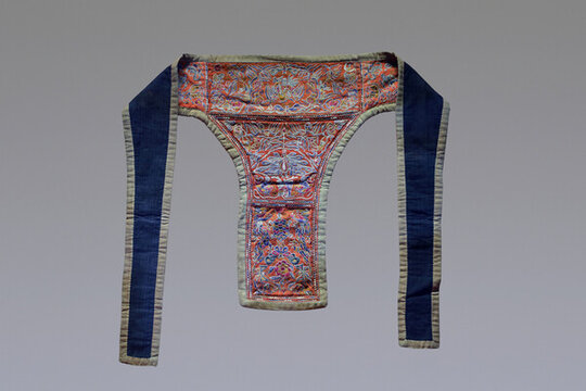 瑶族刺绣背带