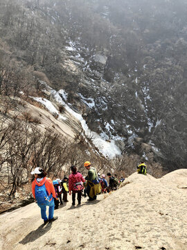 走下懸崖