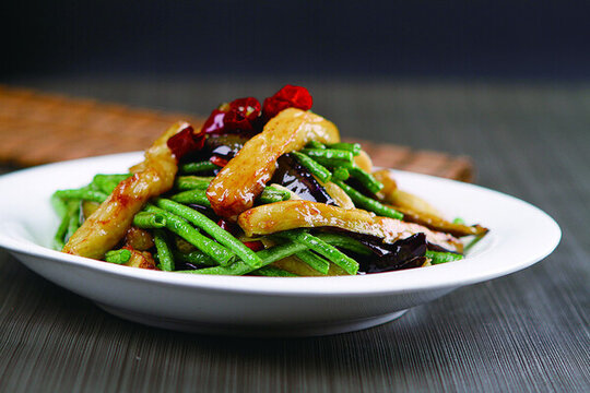 長(zhǎng)豆角燒茄子