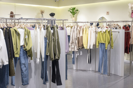 時(shí)尚休閑服裝店服裝展示