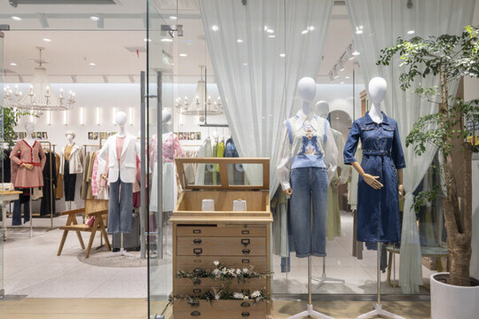 時尚女裝專賣店內(nèi)景
