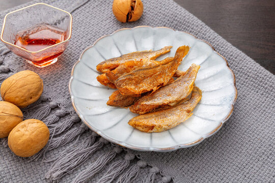 香酥小黃魚(yú)