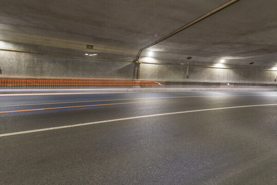 城市隧道路面燈光夜景